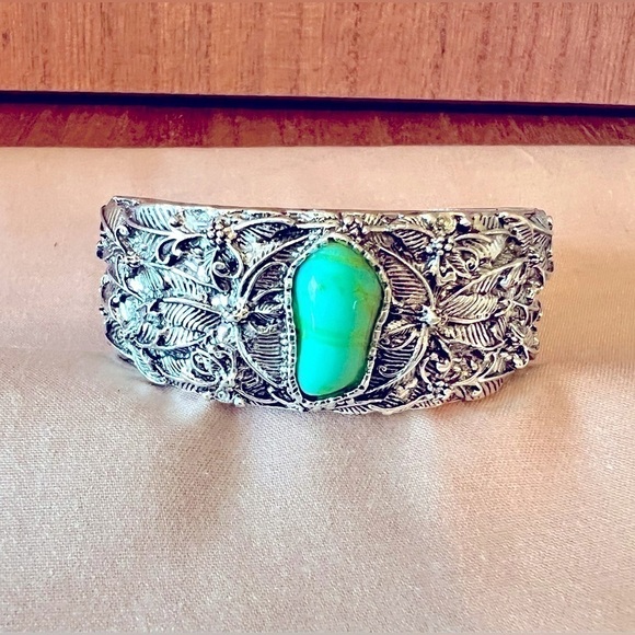 Jewelry - Beautiful cuff bracelet!  BN!